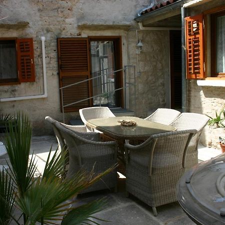 Studio Apartment La Maison De Catherine 罗维尼 外观 照片