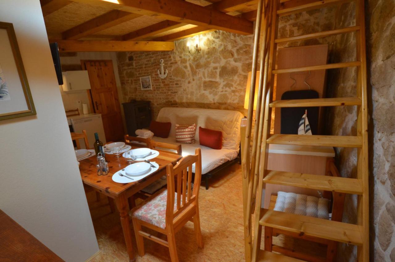 Studio Apartment La Maison De Catherine 罗维尼 外观 照片