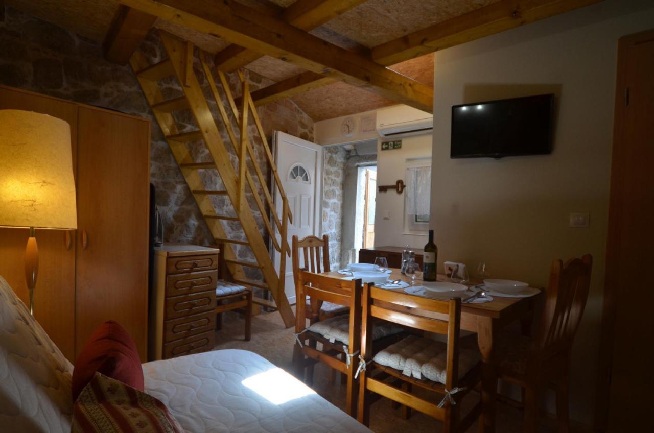 Studio Apartment La Maison De Catherine 罗维尼 外观 照片