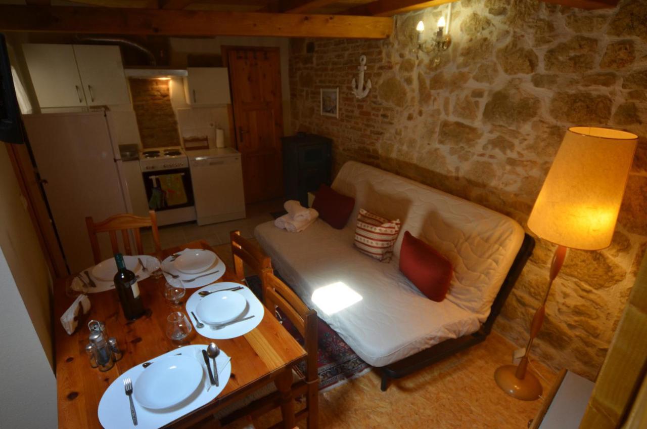 Studio Apartment La Maison De Catherine 罗维尼 外观 照片