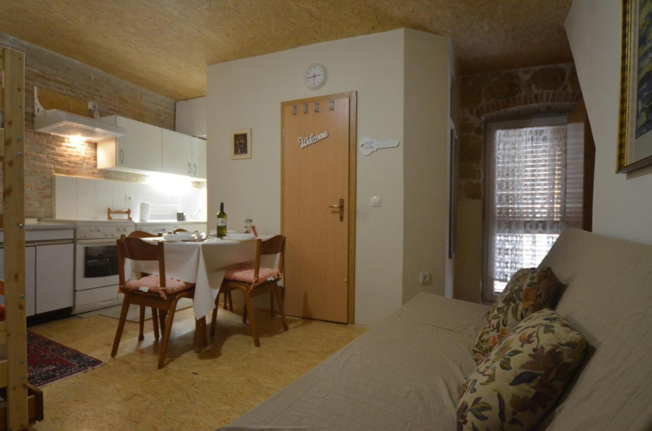 Studio Apartment La Maison De Catherine 罗维尼 外观 照片