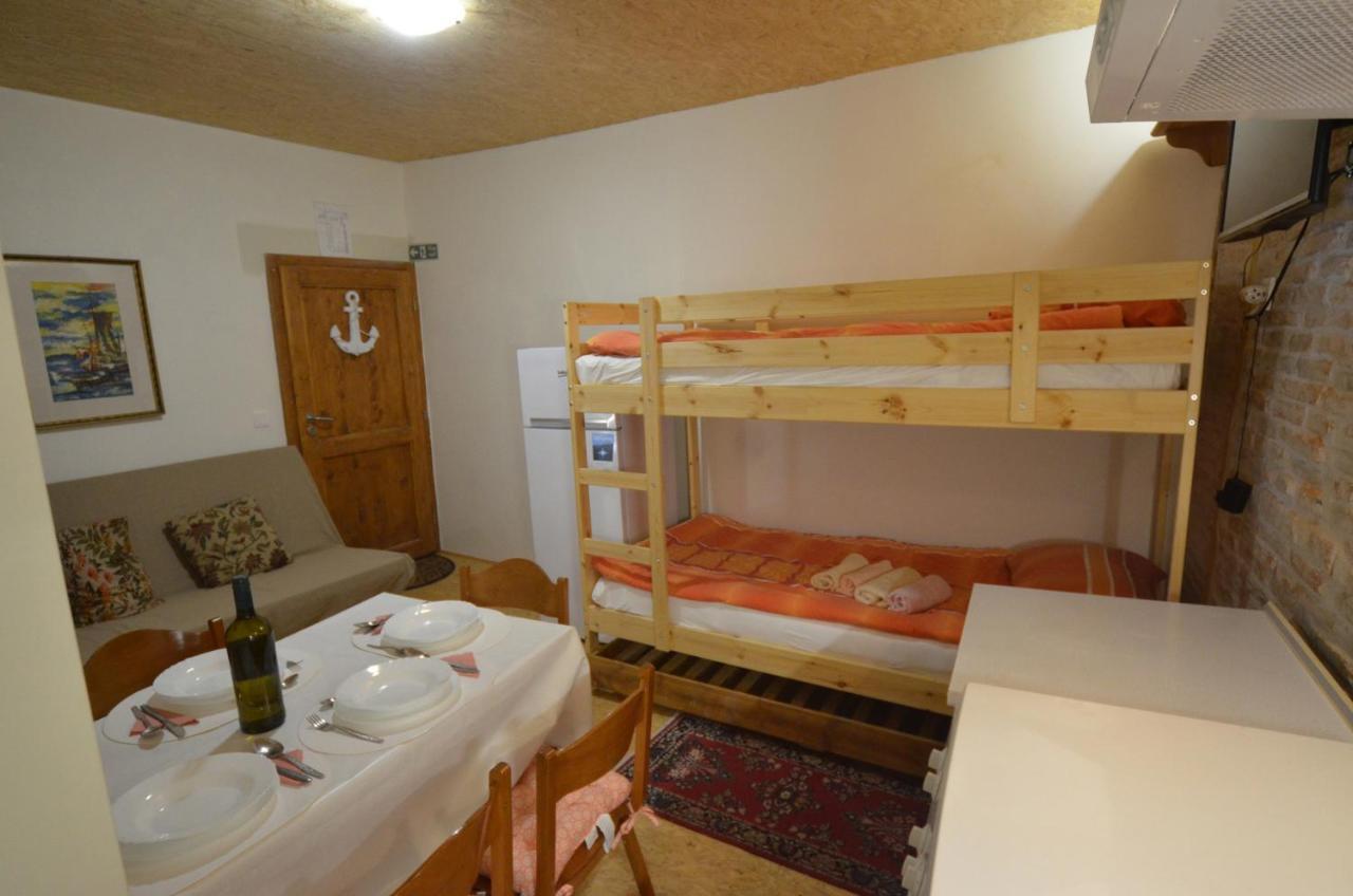 Studio Apartment La Maison De Catherine 罗维尼 外观 照片