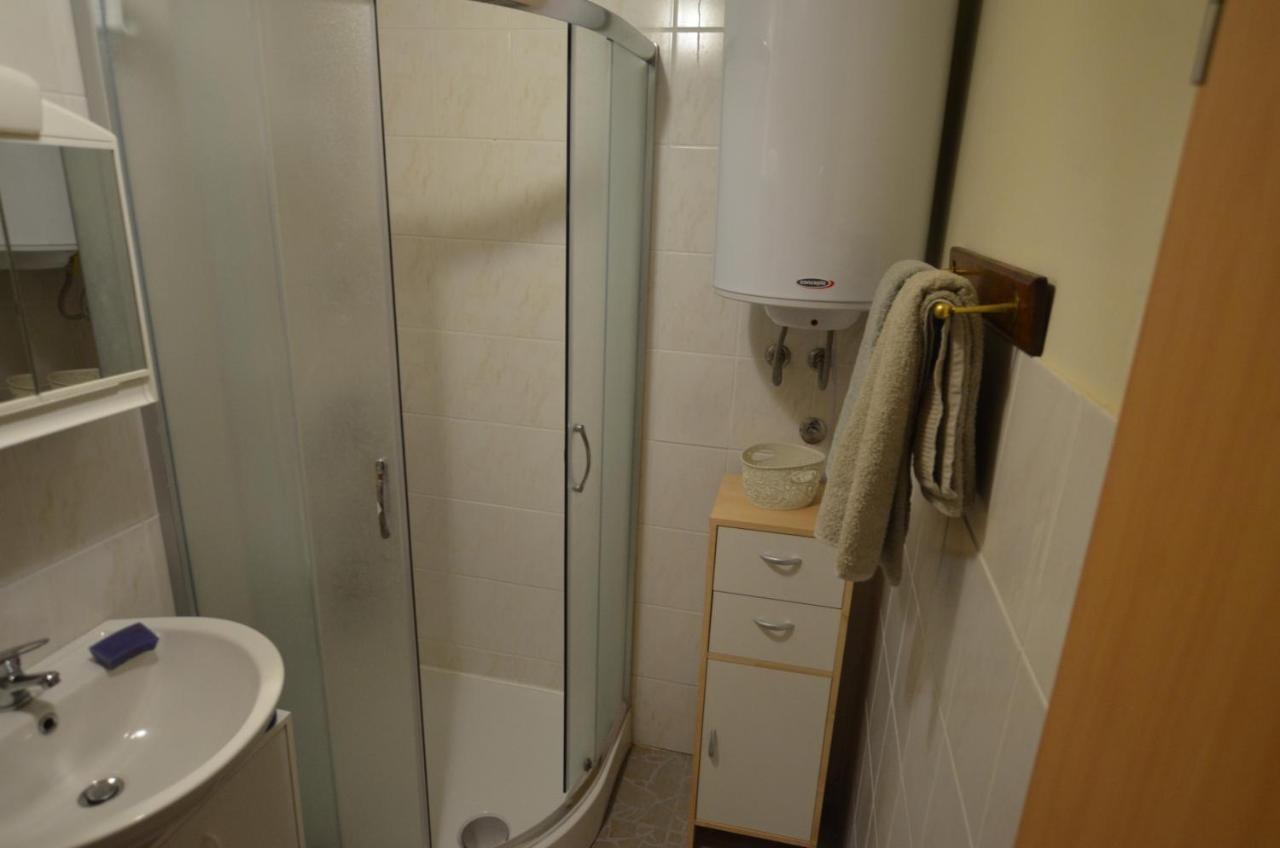 Studio Apartment La Maison De Catherine 罗维尼 外观 照片