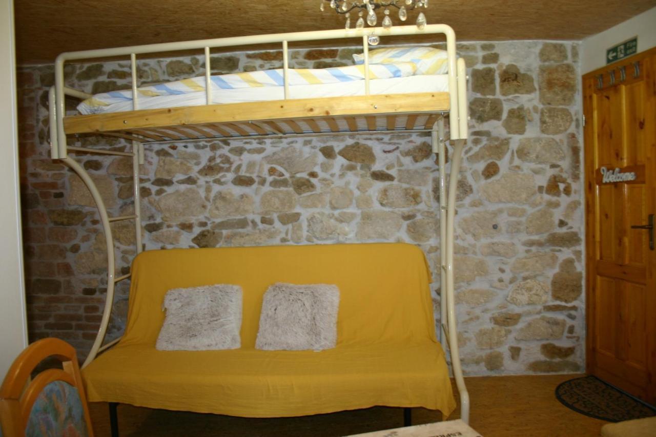 Studio Apartment La Maison De Catherine 罗维尼 外观 照片