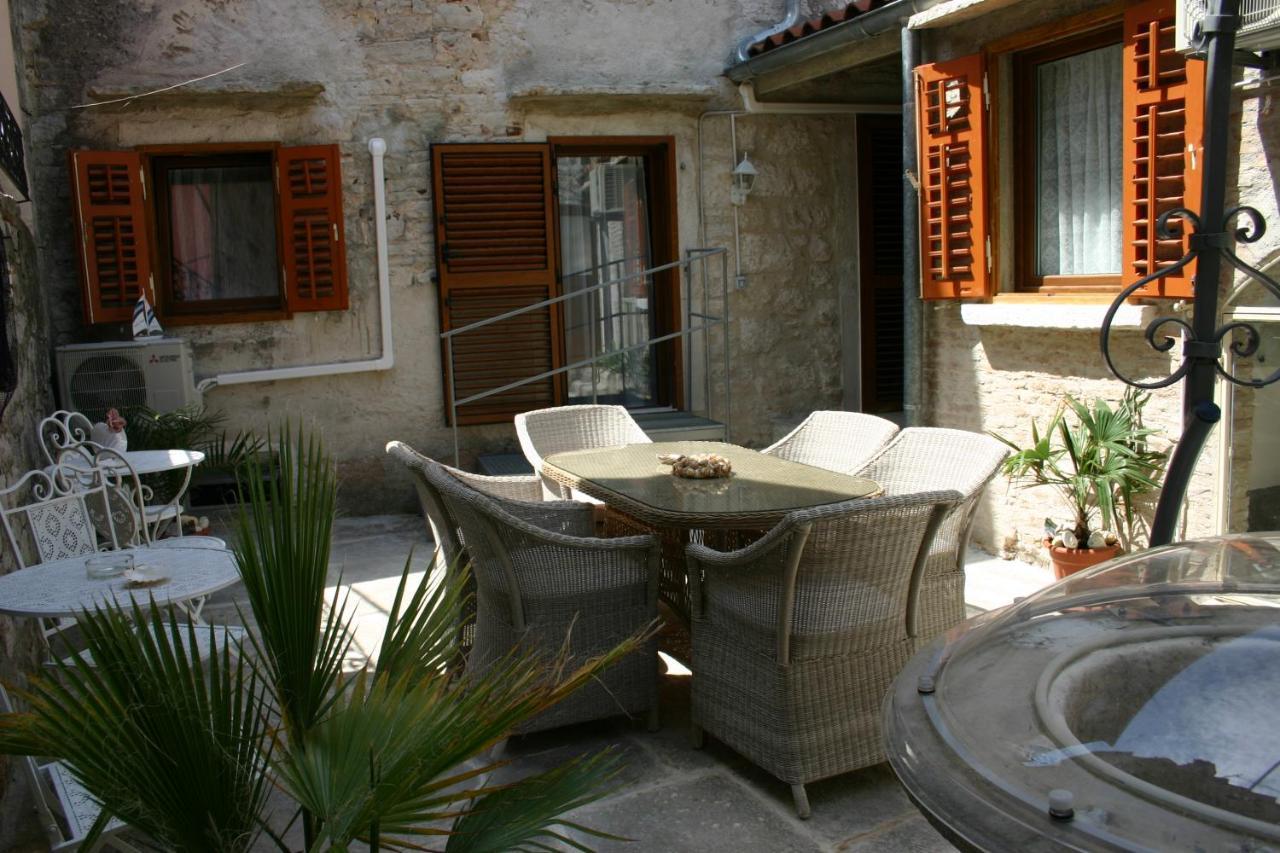 Studio Apartment La Maison De Catherine 罗维尼 外观 照片