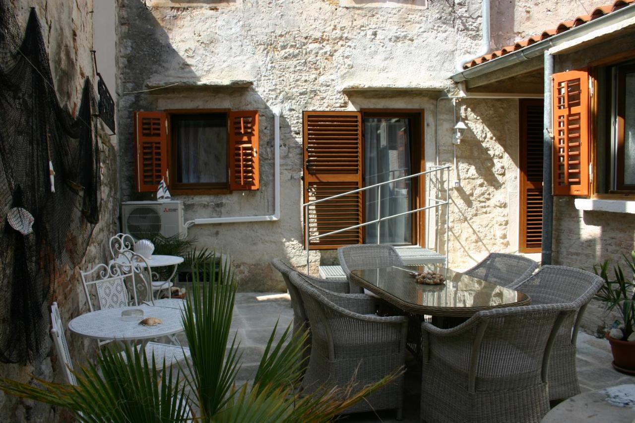 Studio Apartment La Maison De Catherine 罗维尼 外观 照片