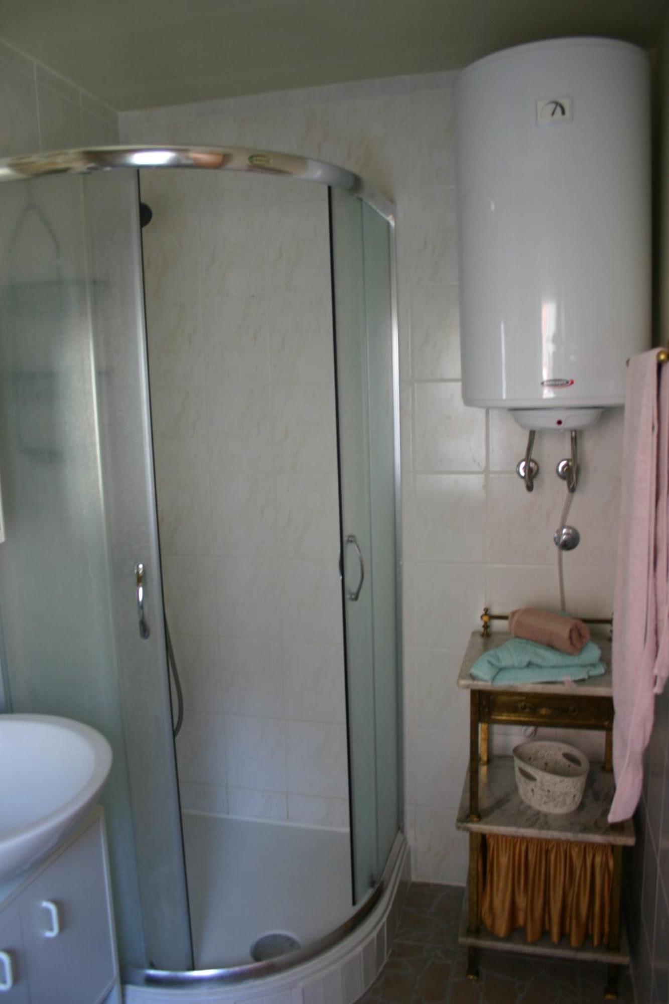 Studio Apartment La Maison De Catherine 罗维尼 外观 照片
