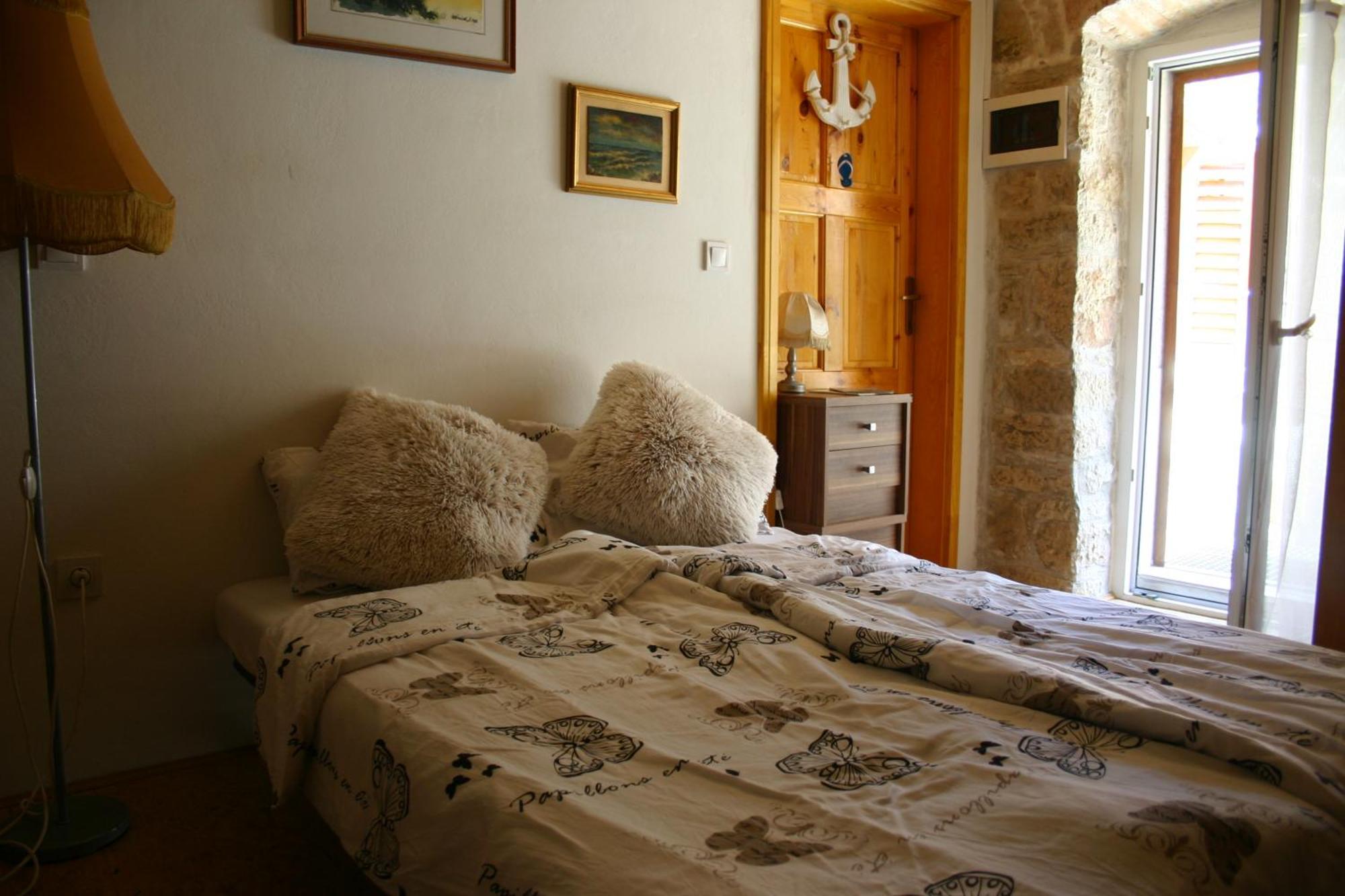 Studio Apartment La Maison De Catherine 罗维尼 外观 照片