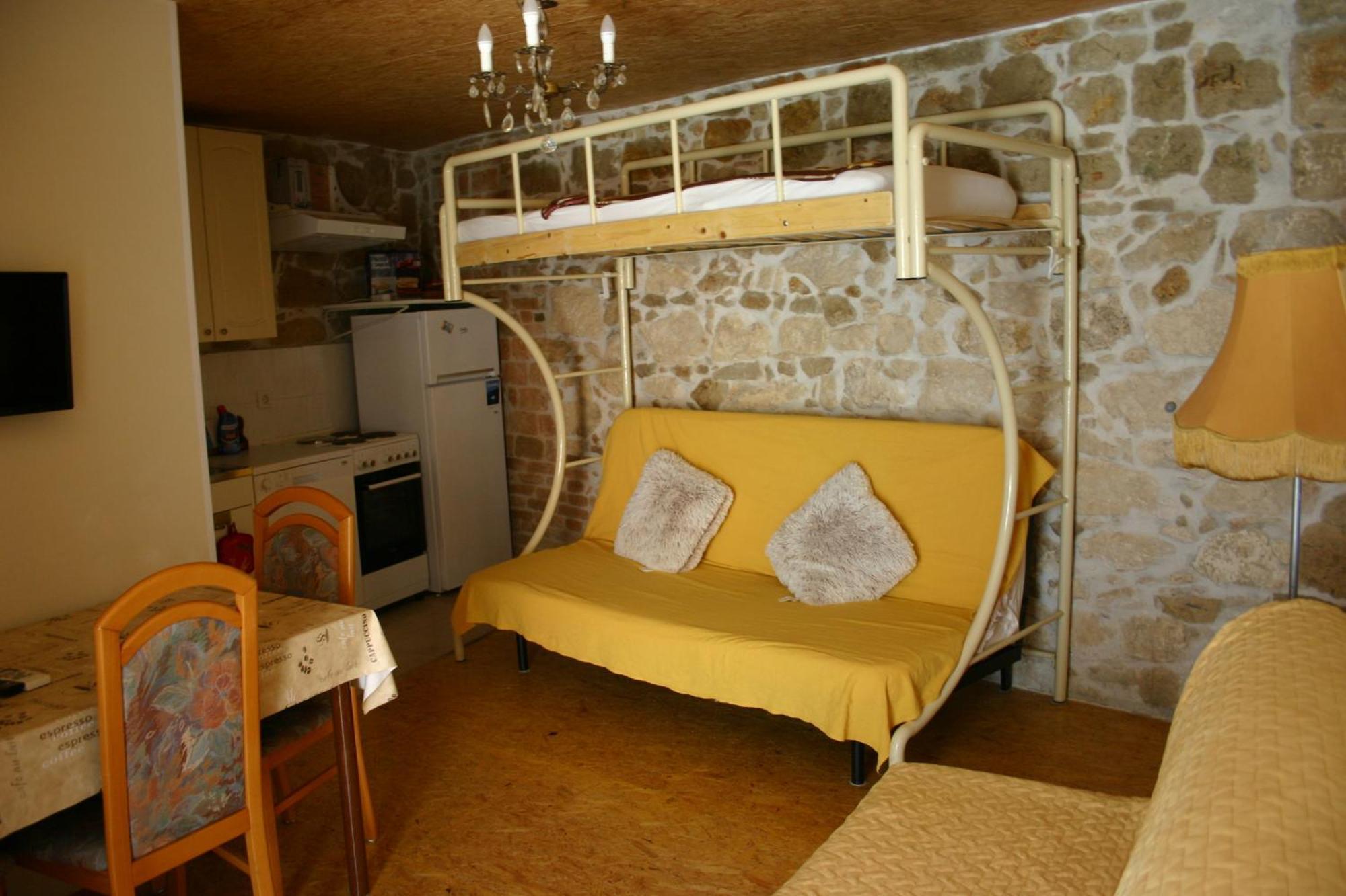 Studio Apartment La Maison De Catherine 罗维尼 外观 照片
